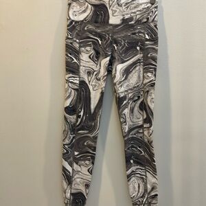 Threads 4 Thought  leggings size small